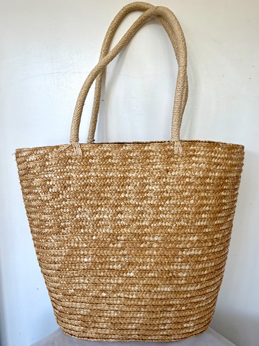 Milani Natural Straw Tote, Beaded Gold Lion Accent, Like New, 13x16 - Picture 7 of 12